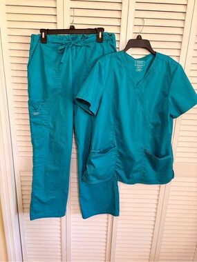 Cherokee Scrub Set